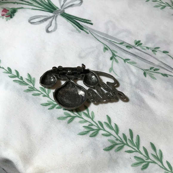 Hello Brooch - Picture 2 of 2